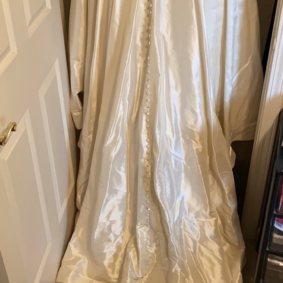 Wedding Dress - Brand New! Never Worn - Picture 5 of 11